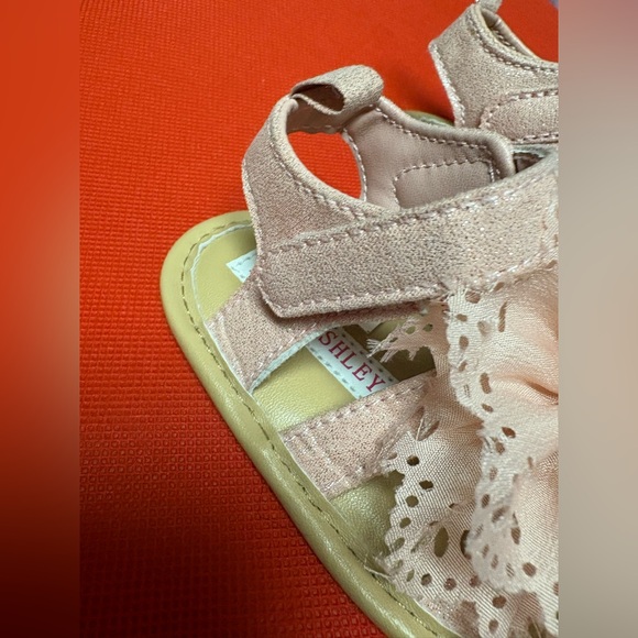 Laura Ashley infant shoes - Picture 4 of 8